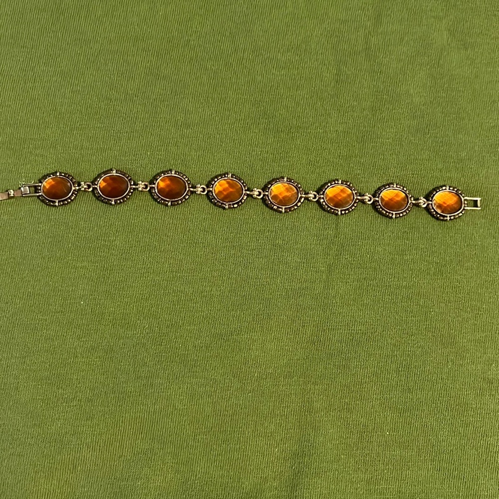 Amber stone clasp bracelet
